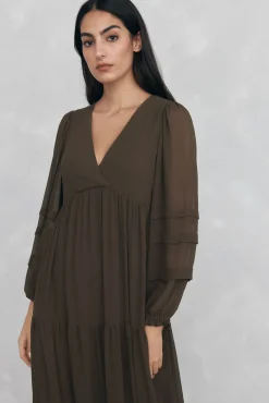 Vestido largo detalle jaretas