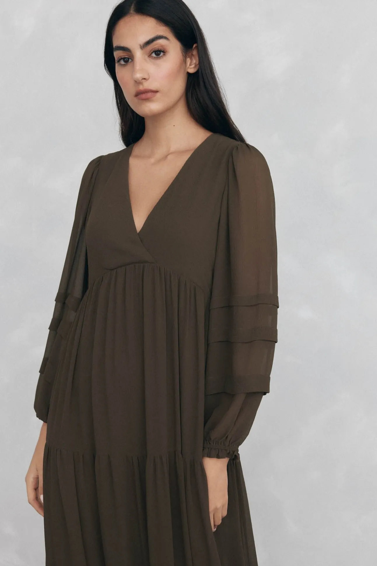 Vestido largo detalle jaretas