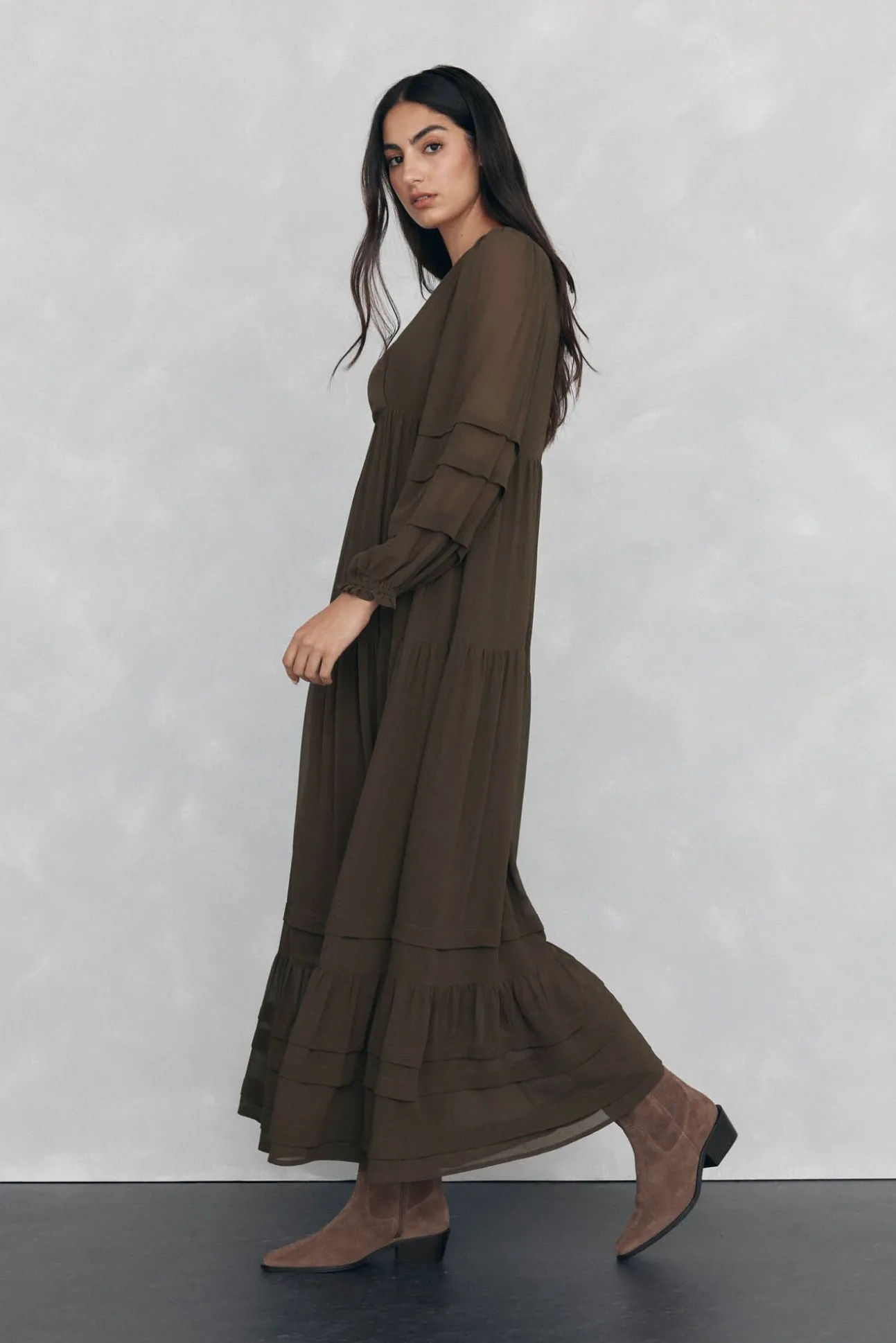 Vestido largo detalle jaretas