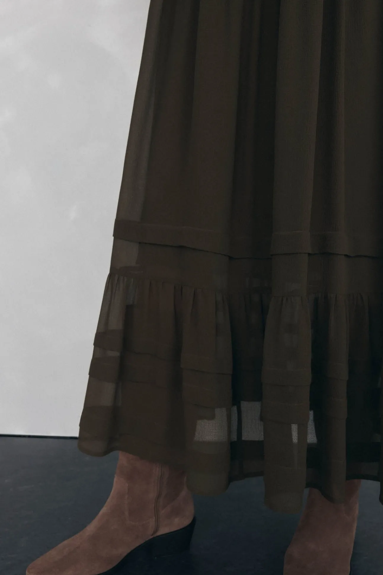 Vestido largo detalle jaretas