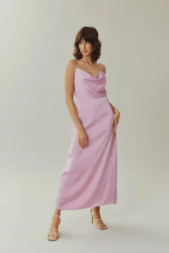 Vestido largo satinado escote drapeado