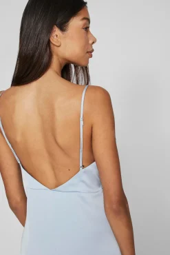 Vestido largo satinado escote drapeado