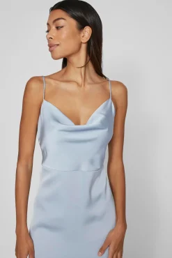 Vestido largo satinado escote drapeado