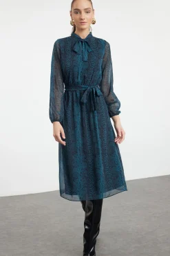 Vestido midi con lazo