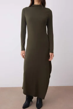 Vestido midi cuello subido