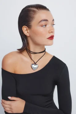 Vestido midi drapeado escote asimétrico