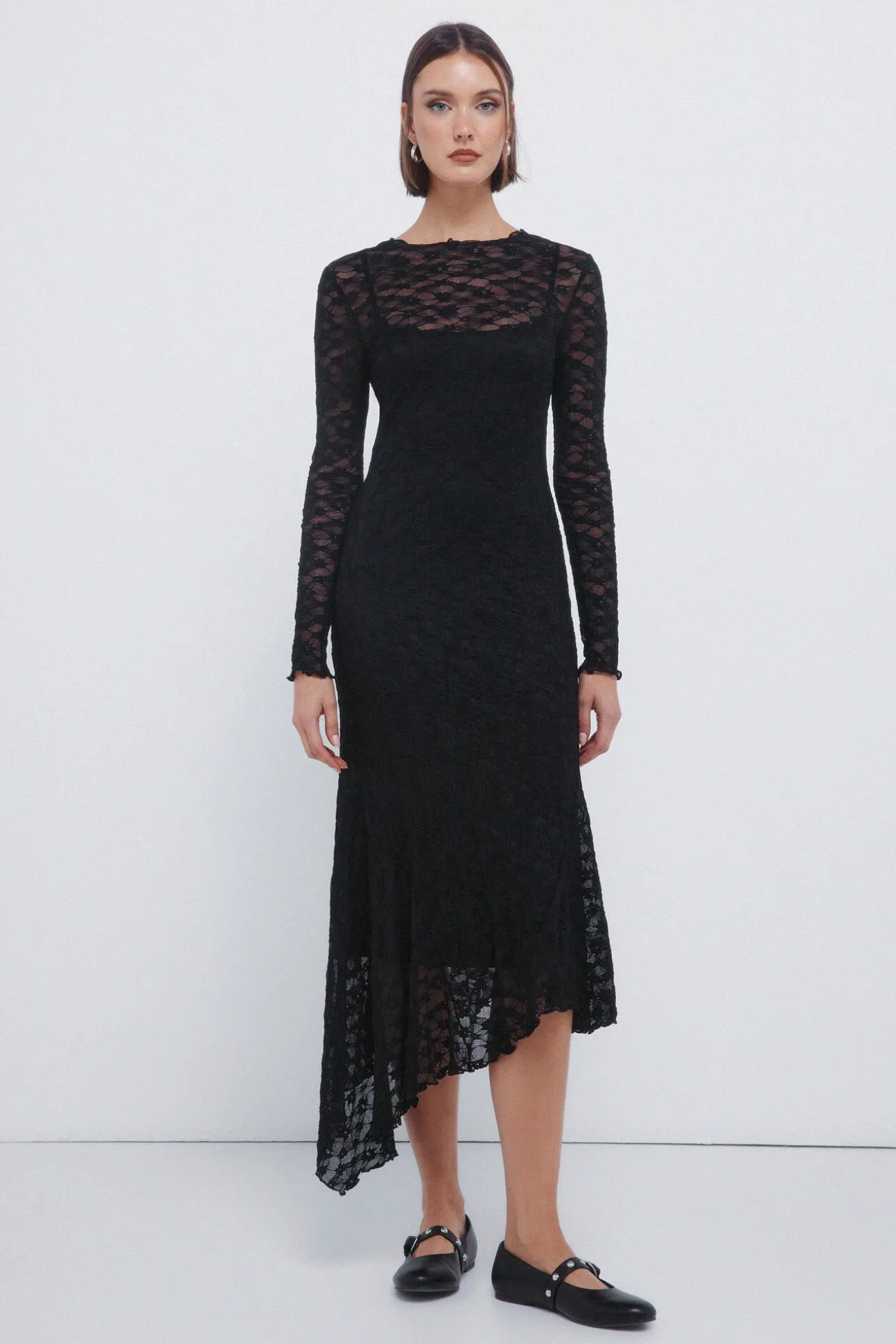Vestido midi lace asimétrico