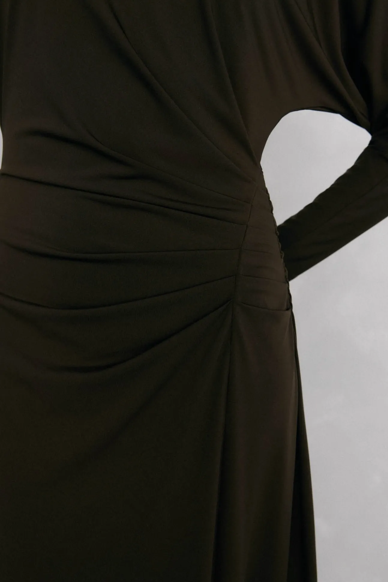 Vestido midi manga larga punto fruncido