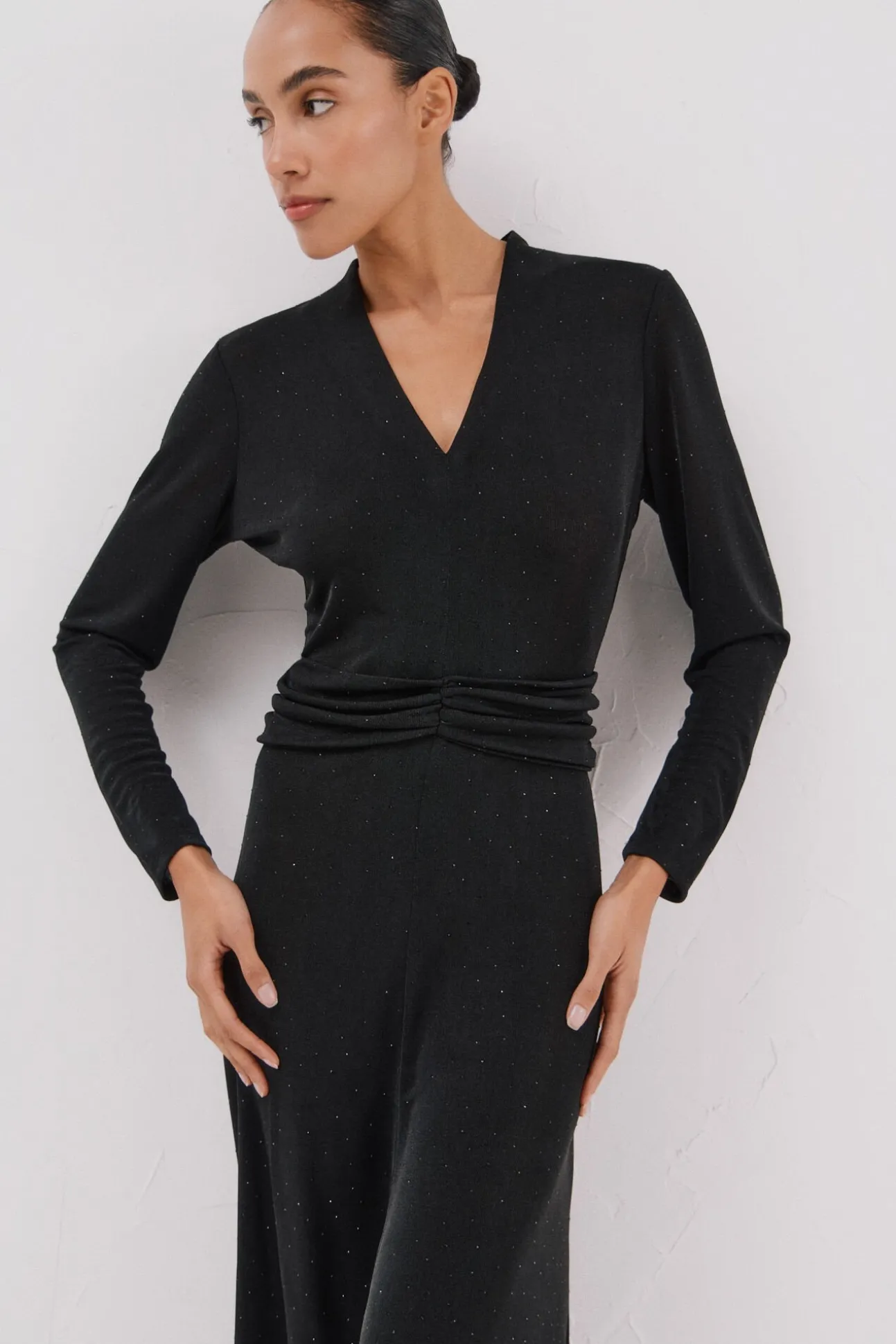 Vestido satinado brillos