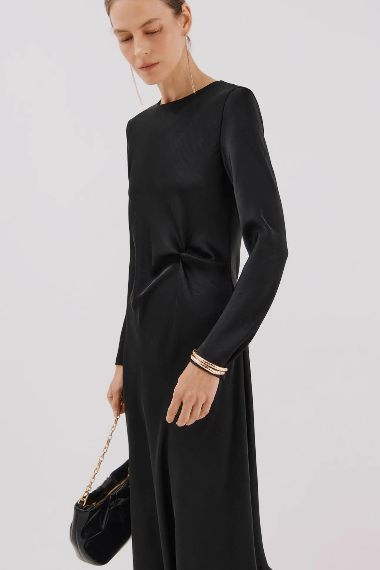 Vestido satinado nudo