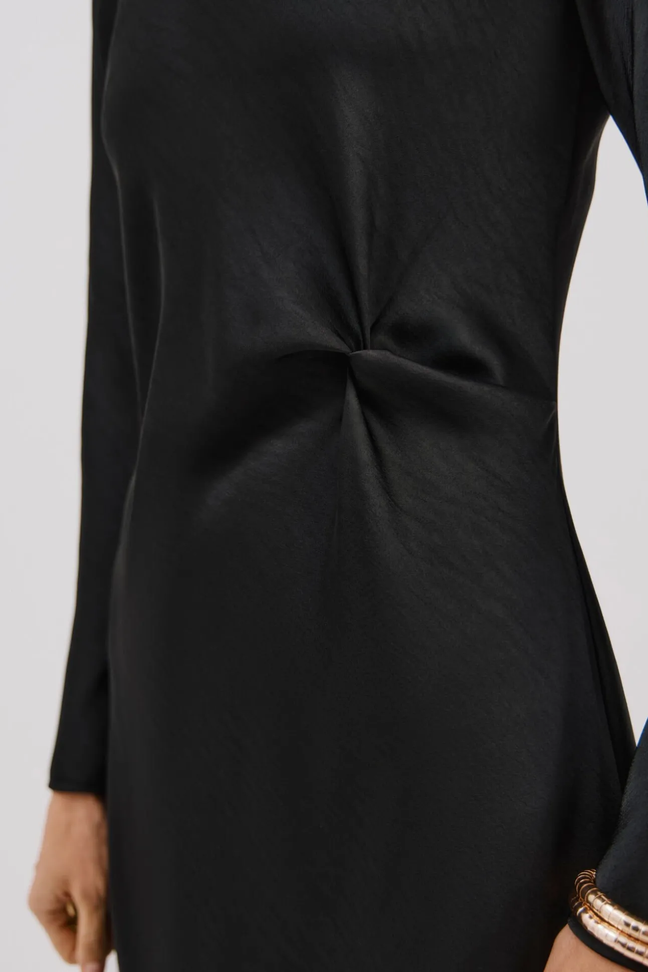 Vestido satinado nudo