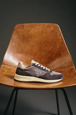 Zapatilla piel y tejido