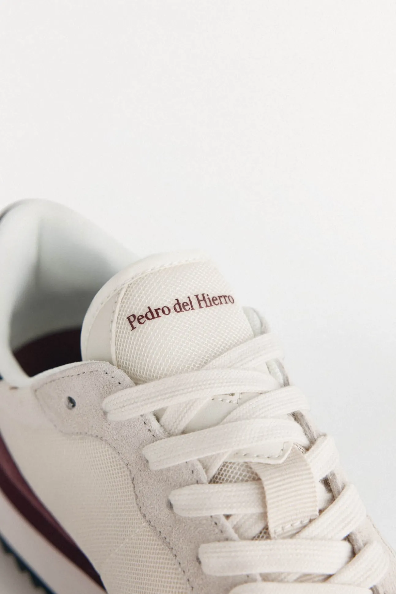 Zapatilla piel y textil