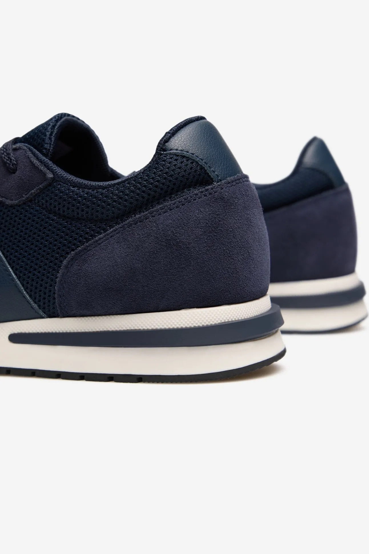 Zapatilla piel y textil