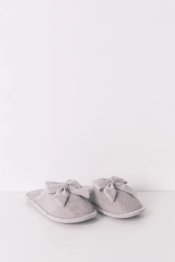 Zapatillas cerradas chenilla gris