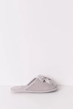 Zapatillas cerradas chenilla gris