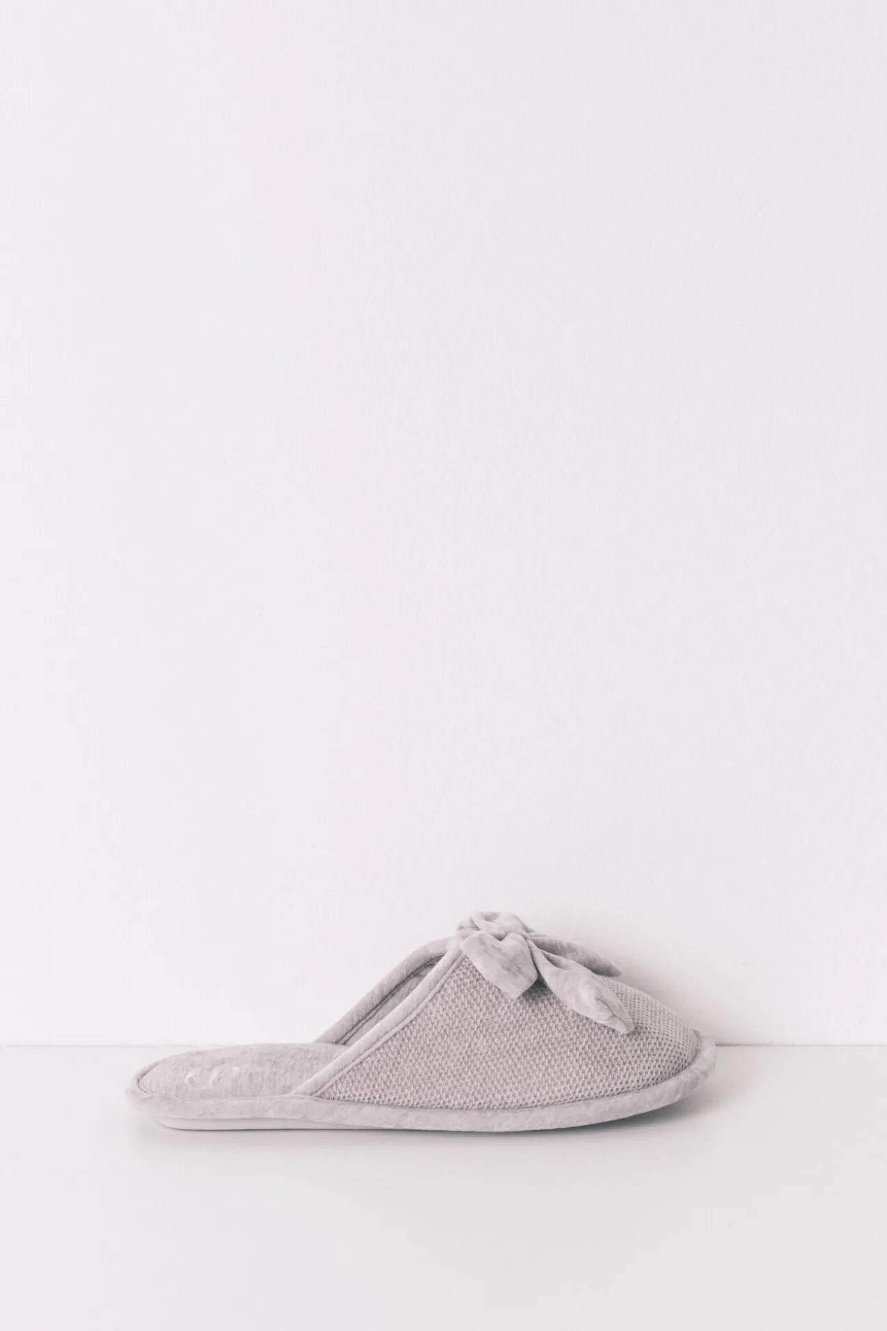 Zapatillas cerradas chenilla gris