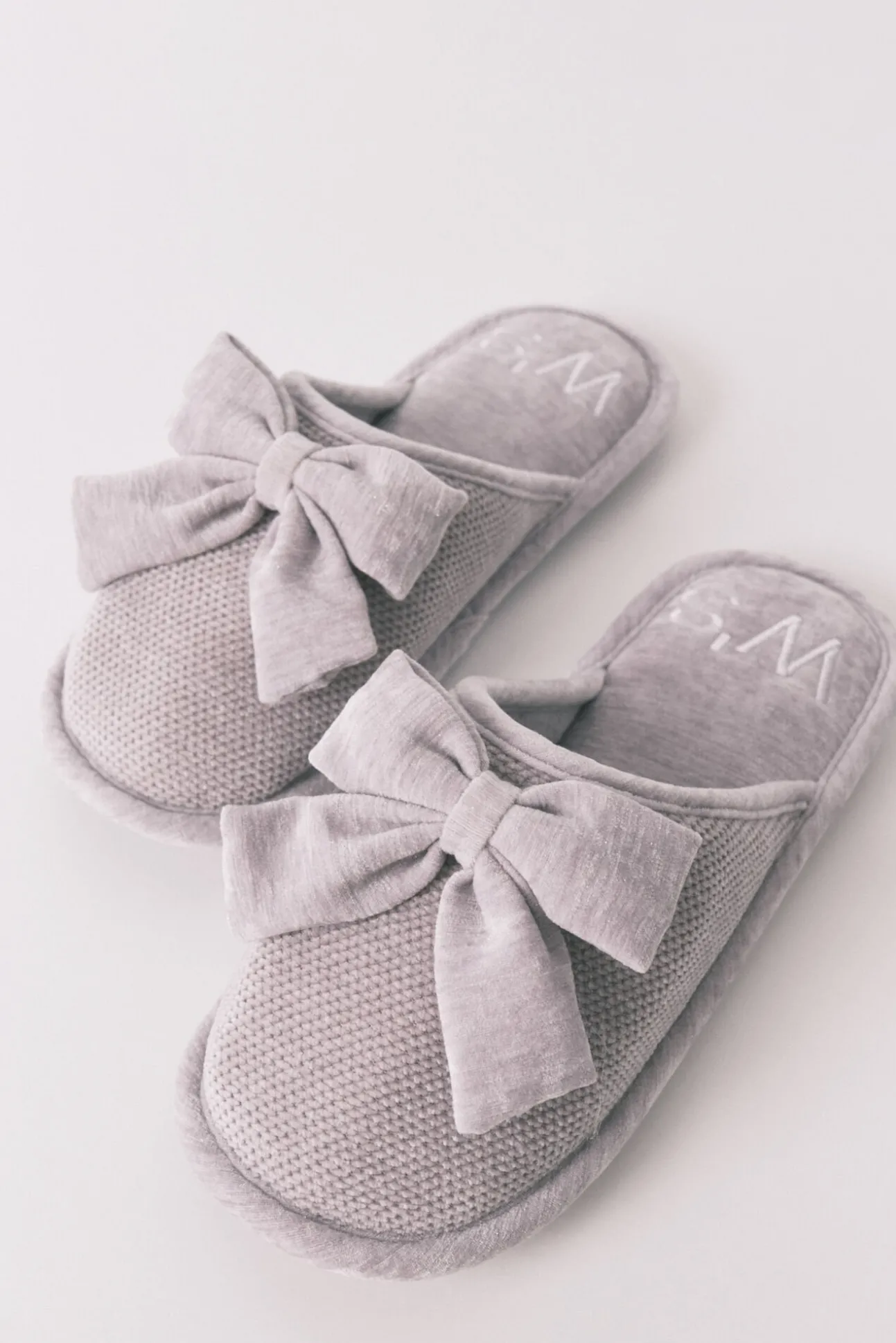 Zapatillas cerradas chenilla gris