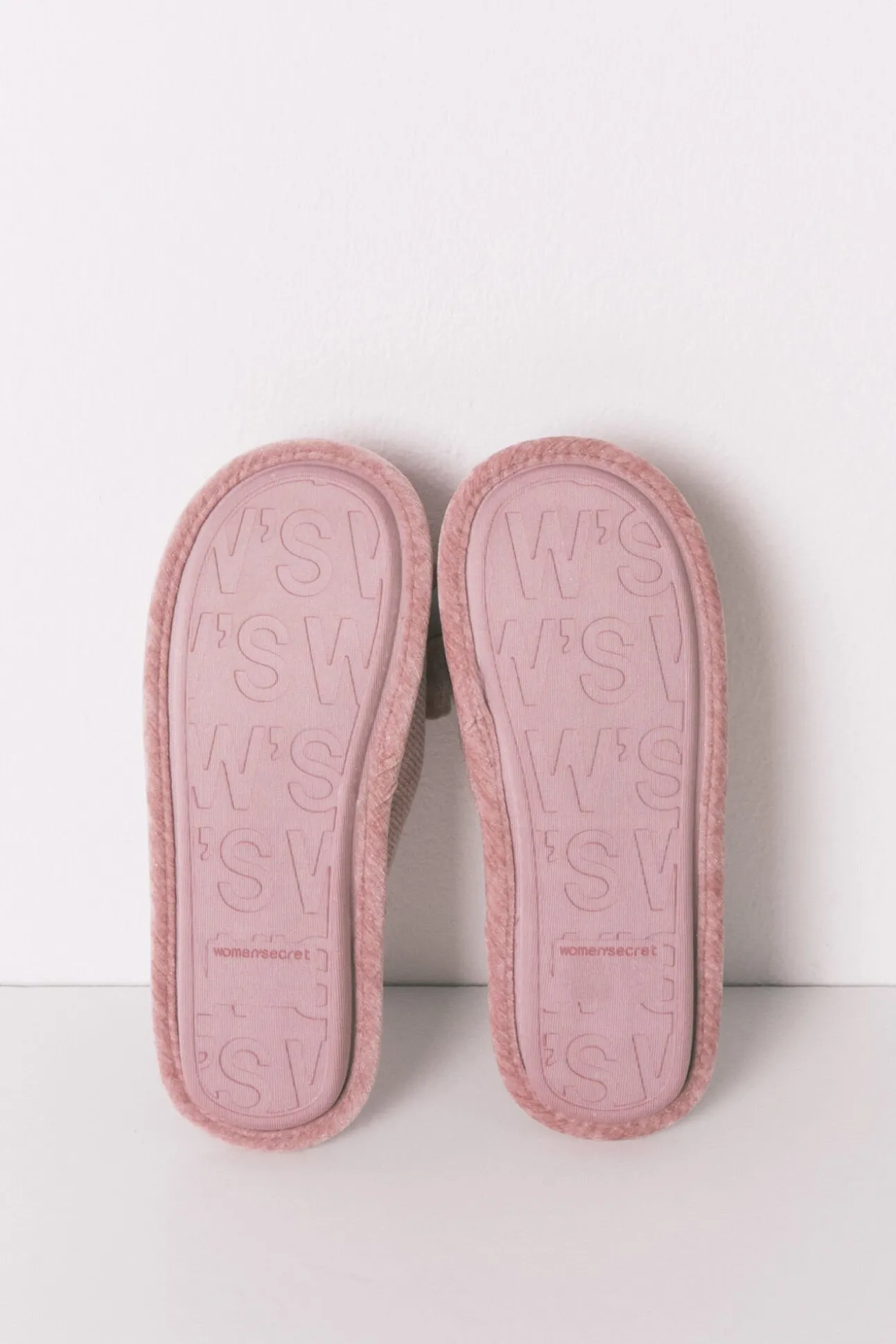 Zapatillas cerradas chenilla rosa