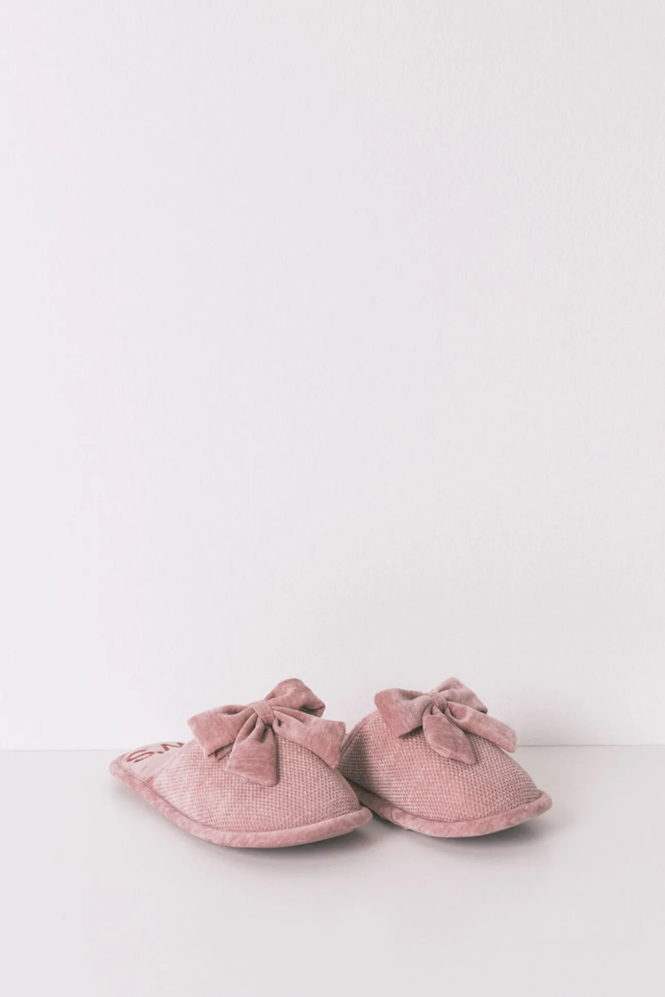 Zapatillas cerradas chenilla rosa