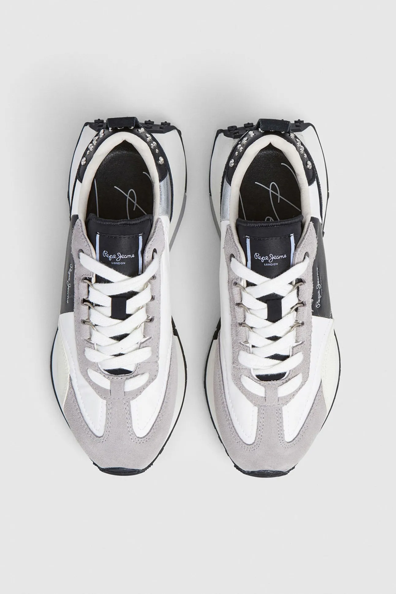 Zapatillas Con Detalles En Ante