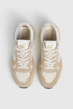 Zapatillas Con Detalles En Ante