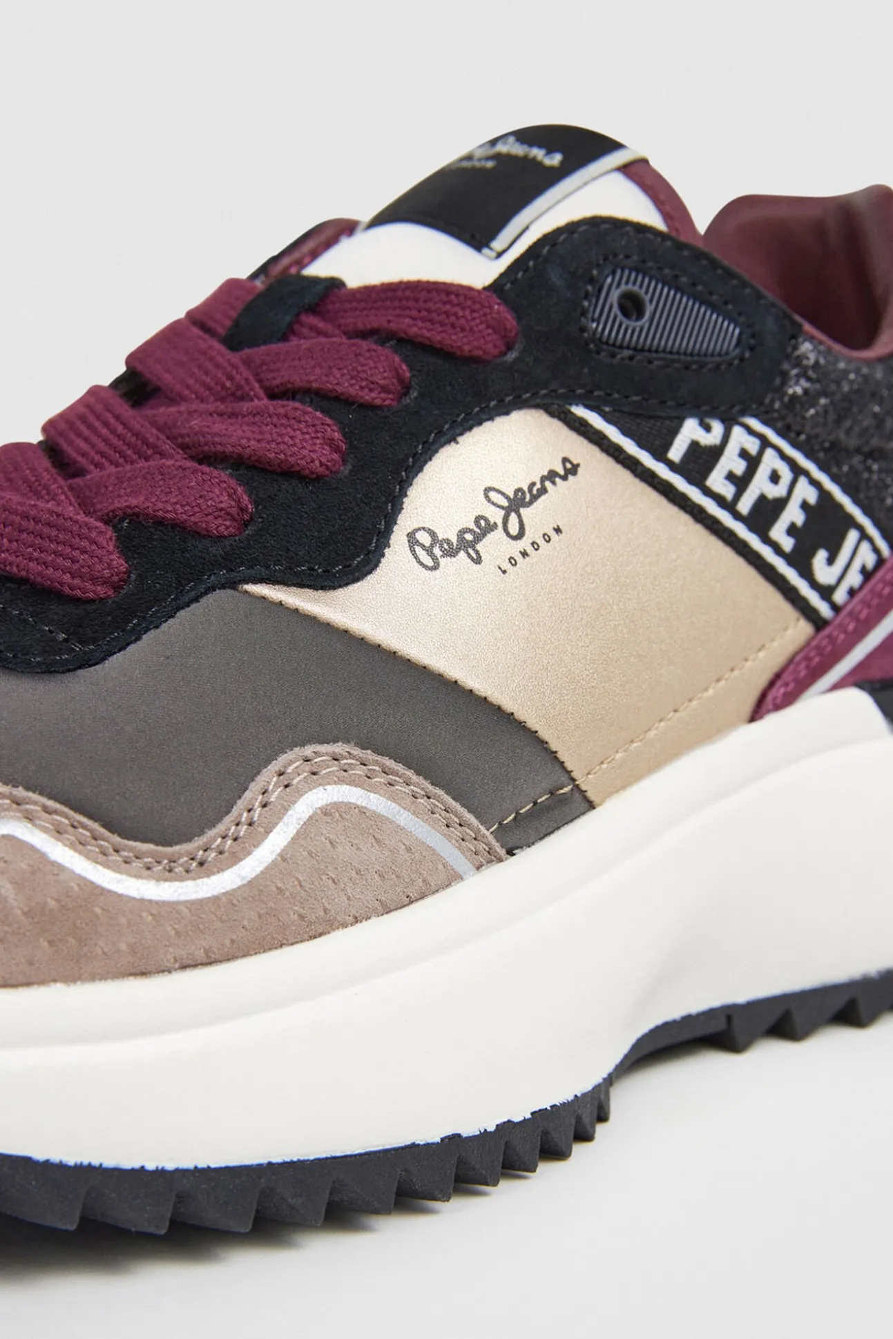 Zapatillas detalle brillos