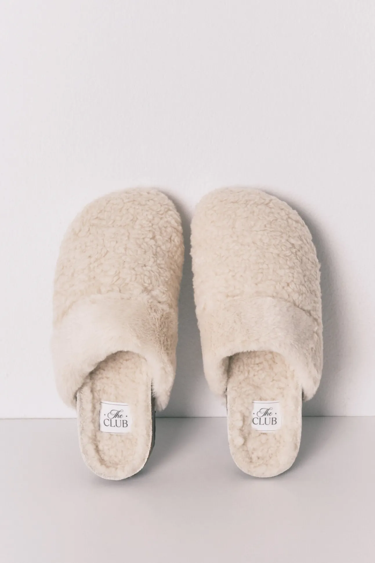 Zapatillas tipo zueco borreguito beige