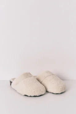 Zapatillas tipo zueco borreguito beige