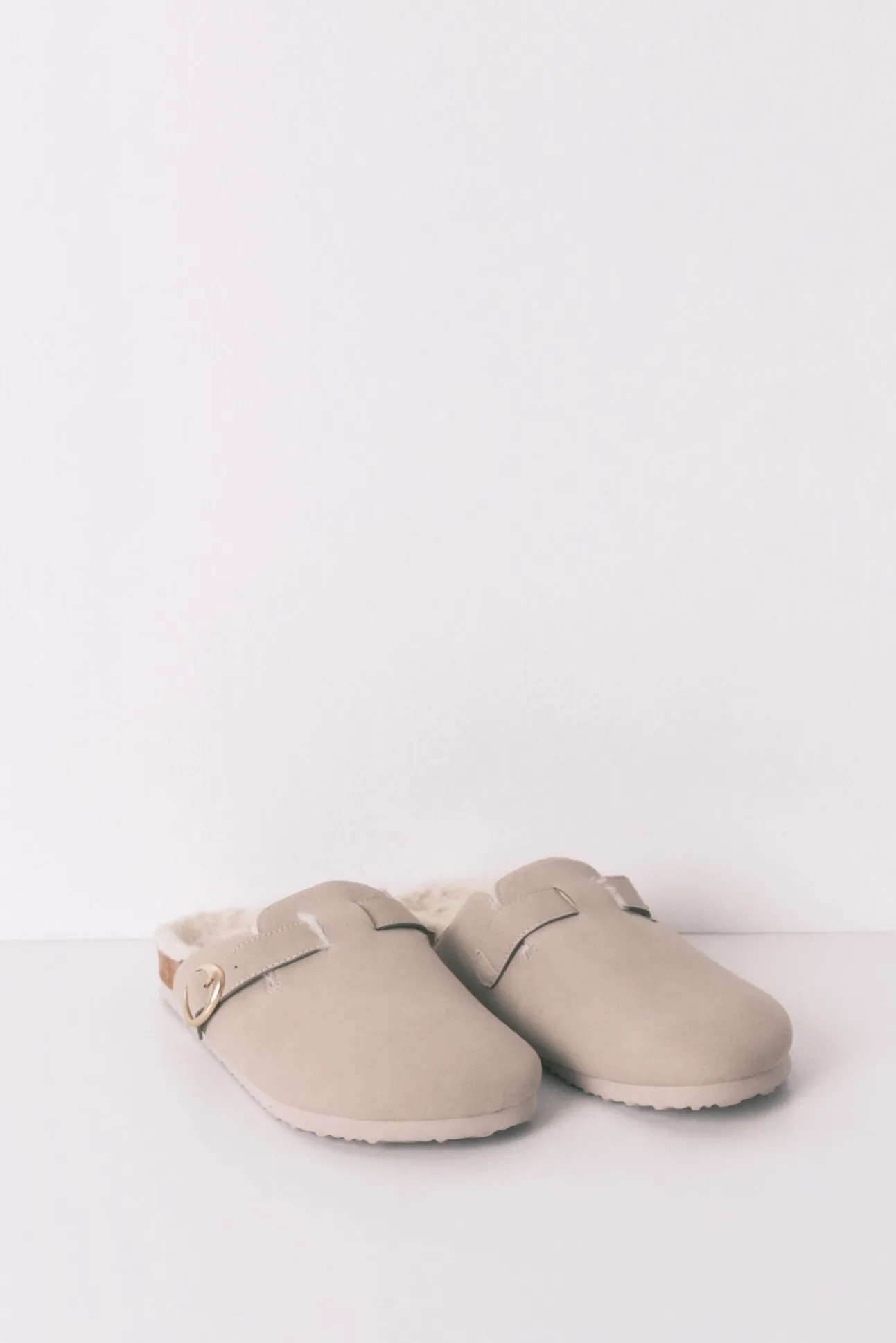 Zapatillas tipo zueco pelo gris