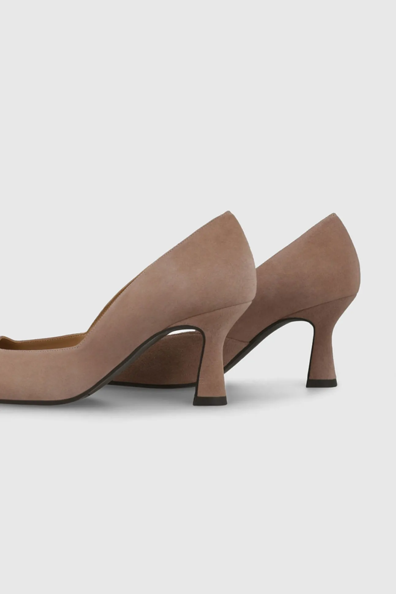 Zapatos de salón ante con escote cuadrado